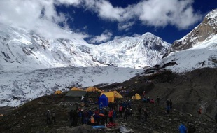 Le corps d'un Français, l'un des trois alpinistes portés disparus après une avalanche meurtrière au Népal le 23 septembre, a été retrouvé, a annoncé jeudi l'agence de trek ayant organisé l'expédition sur le Mont Manaslu.