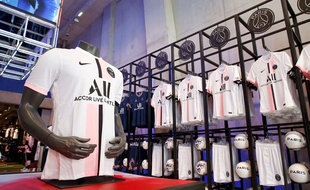Le nouveau maillot extérieur du PSG.