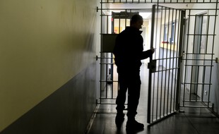 Illustration dun gardien de prison, ici au sein de la maison darrêt de Brest.