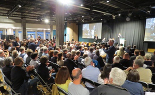 Près de 500 personnes étaient présentes mardi soir à la première réunion publique de la concertation.