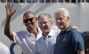 Les anciens président américains Barack Obama, George Bush et Bill Clinton en 2017.
