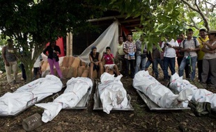 Les corps de cinq militaires colombiens tués par les Farc à Santander de Quilichao, en Colombie, le 19 décembre 2014