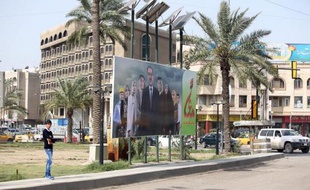 Un panneau électoral avec le Premier ministre irakien Nouri al-Maliki, à Bagdad, le 25 mars 2014