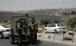 Des soldats israéliens à un checkpoint entre Jérusalem et la Cisjordanie, le 29 juin 2015