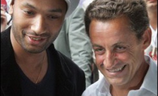 Doc Gynéco a passé quelques heures en cellule de dégrisement dans un commissariat parisien au cours du week-end après avoir heurté un taxi sur son scooter alors qu'il était ivre, a-t-on appris lundi de source policière, confirmant des informations du Parisien et de France-Soir