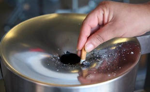 Les fumeurs ne pourront plus faire de pause-cigarette sur leur lieu de travail. Il sera interdit de fumer dans les trains, les ascenseurs et tous les bâtiments administratifs, y compris les ministères.