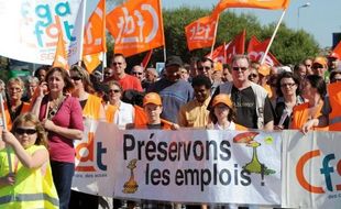 La CFDT du groupe Doux, majoritaire, appelle mardi dans une lettre ouverte le PDG du groupe Charles Doux et Xavier Beulin, président de Sofiprotéol, à dépasser leurs "oppositions formelles" afin de "sauvegarder la plus grande partie de l'outil industriel et commercial du groupe Doux".