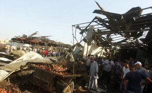 Le marché de fruits et légumes de Sadr City, un quartier chiite de Bagdad, le 13 août 2015 après l'explosion d'un camion piégé