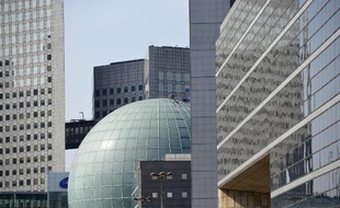 Le quartier des affaires de La Défense, près de Paris, le 24 avril 2015