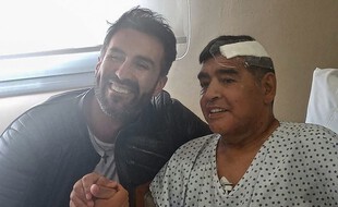 Leopoldo Luque et Maradona après l'opération de la star argentine le 11 novembre 2020.