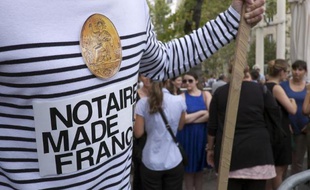 Des notaires dans la rue à Marseille le 17 septembre 2014 protestent contre le projet de réforme des professions réglementées