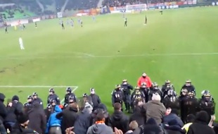 Les supporters lensois, furieux après la défaite de leur équipe à Caen, le 21 février 2014.
