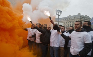 Manifestation de policiers le 14 octobre 2015 sur la place Vendôme (Paris).