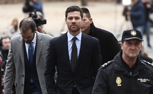 Xabi Alonso à son arrivée au tribunal de Madrid.