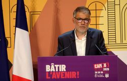 François Bayrou doit dire « au revoir », assène Olivier Faure