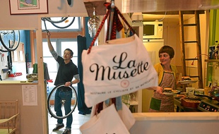 A La Musette, Yvan est à l'atelier et Eszter derrière les fourneaux