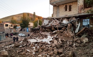 Un séisme a frappé une zone montagneuse du nord-ouest de l'Iran, le 8 novembre 2019, faisant cinq morts et plus de 300 blessées et causant la destruction de plusieurs dizaines d'habitations.