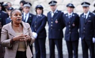 La ministre de la Justice, Christiane Taubira, a exposé mardi à la prison des Baumettes à Marseille sa vision d'une politique pénitentiaire rénovée, incluant des projets immobiliers pensés et "des peines efficaces, générant de la sécurité".