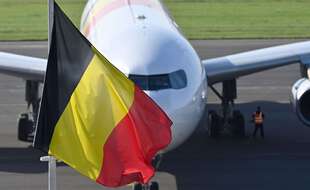 Un avion belge avec à son bord des personnes évacuées d'Afghanistan, à l'aéroport militaire de Melsbroek le 25 août 2021.