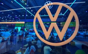La marque Volkswagen au salon international de l'automobile à Changchun en Chine, le 10 juillet 2020.