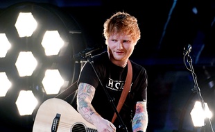 Ed Sheeran lors de sa performance aux 59e Grammy Awards le 12 février 2017 à Los Angeles.