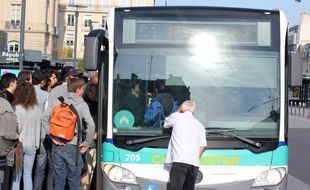 Un des rares bus qui circulaient ce jeudi 26 mai à Rennes.