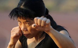 Depuis son enfance dans une famille de fermiers, "Mary la magnifique" a fait son chemin sur le ring, avec cinq titres mondiaux, et l'apparition de la boxe au programme olympique féminin aux Jeux de Londres fait d'elle un grand espoir de médaille d'or pour l'Inde, son pays