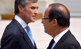 Le gouvernement, souvent accusé de ne pas tailler suffisamment dans les dépenses pour s'attaquer au déficit public, a en fait discrètement serré la vis par rapport aux engagements de campagne du président François Hollande.