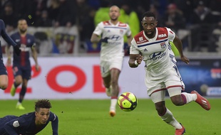 Quand Moussa Dembélé suit un ballon du regard, il ne fait pas semblant. ROMAIN LAFABREGUE