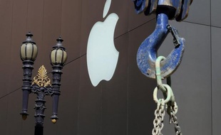 Apple a lancé lundi la procédure formelle en vue de son premier emprunt obligataire, destiné à financer une partie des liquidités qu'il a promis de reverser à ses actionnaires, en transmettant un document d'enregistrement au gendarme boursier américain (SEC).
