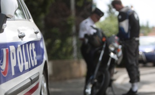 Illustration sur les contrôles de police et de gendarmerie ici entre Allauch et Cadolive
