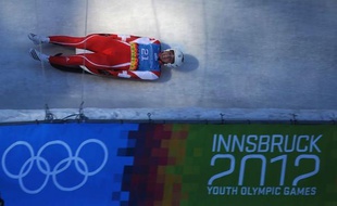 Les innovations des premiers jeux Olympiques d'hiver de la Jeunesse (JOJ) à Innsbruck, avec des épreuves comme le ski halfpipe par exemple, pourraient bousculer les habitudes des Jeux traditionnels et ainsi rajeunir l'image des JO.