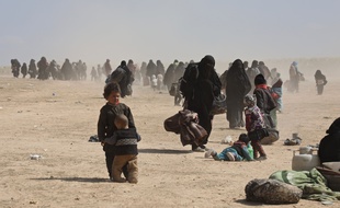 Les bombardements incessants poussent civils et combattants à se rendre.
