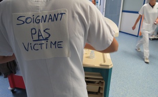 A Tourcoing, le 18 octobre 2016 - Le service des urgences du CH Dron en colere apres l'agression de deux medecins.