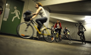 Le Vélotour passe par les parkings souterrains, comme ici à Dijon.