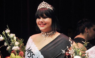 Marion Bogaert, une jeune femme de 19 ans originaire de la Roche-sur-Yon, a été élue Miss Ronde France 2011, le 11 décembre 2010 à Calais.
