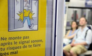 La signalétique de Serge le Lapin dans le métro de Paris le 13 juin 2014