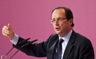 Le candidat socialiste à la présidentielle François Hollande a vu mardi une "illusion" dans le nouveau traité européen préconisé par la France et l'Allemagne pour imposer une discipline budgétaire aux Etats de la zone euro.