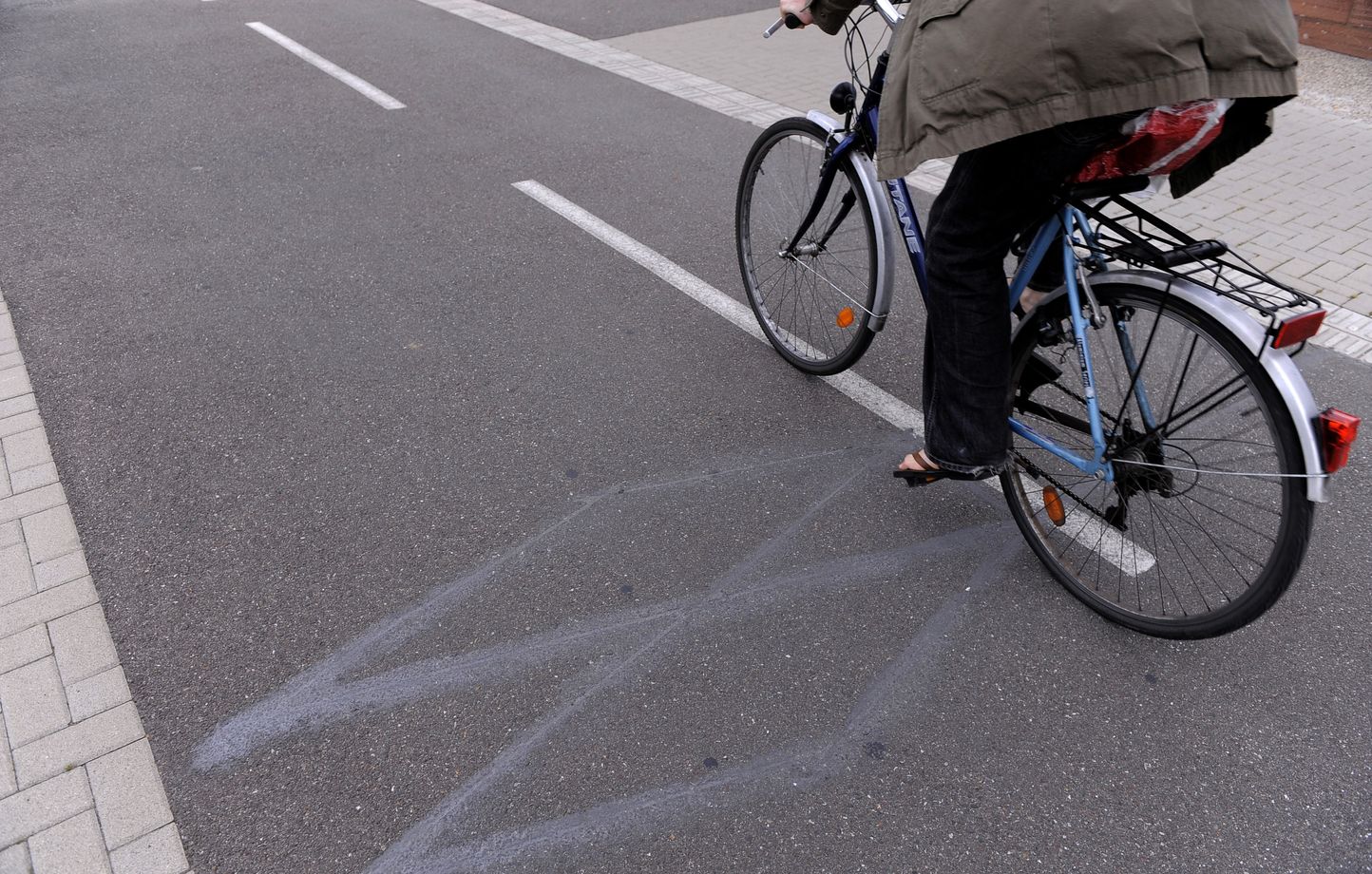 Illustration d'un cycliste sur une piste cyclable en Alsace