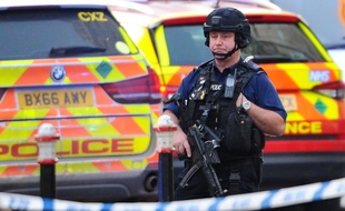Un policier à Londres suite à l'attaque terroriste
