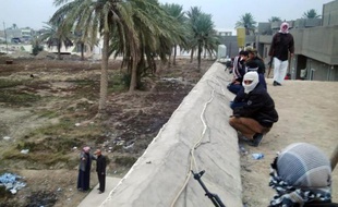Des hommes armés liés à Al-Qaïda contrôlaient jeudi des rues dans l'est de la ville irakienne de Ramadi, en proie à des heurts suite au démantèlement lundi d'un camp de protestataires anti-gouvernementaux, selon un journaliste de l'AFP sur place