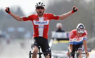 Kasper Asgreen a devancé Van der Poel au sprint sur le tour des Flandres.