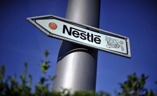 Nestlé en Chine va baisser jusqu'à 20% le prix de ses laits en poudre pour bébé, après l'annonce de l'ouverture d'une enquête pour entente sur les prix entre fournisseurs étrangers par les autorités chinoises, a annoncé le géant suisse de l'agroalimentaire via sa filiale Wyeth.