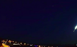 La météorite qui a traversé le ciel méditerranéen vendredi.