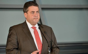 Les délégués du Parti social-démocrate allemand (SPD ont avalisé dimanche à Berlin à une écrasante majorité la décision des dirigeants du parti d'engager des négociations avec les conservateurs de la chancelière Angela Merkel en vue de former un gouvernement.