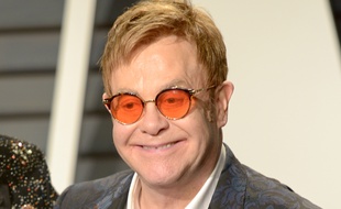 La chanteur Elton John à la soirée Vanity Fair en marge des Oscars