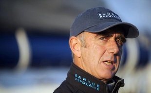 Le plus grand trimaran de course au monde, Banque Populaire V, skippé par le Français Loïck Peyron, était toujours largement en avance sur le record du Trophée Jules-Verne mardi à 14h00 GMT, avec une marge de 994 milles sur les temps de référence de Groupama 3, détenteur du record