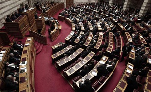Les parlementaires grecques, lors de l'adoption d'un nouveau plan d'austérité, le 12 février à Athènes.