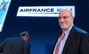 Le trafic de passagers d'Air France-KLM est reparti à la hausse en mars (+2,2%) mais son trafic de fret s'est effondré de 12,1%, affecté par la neige et un conflit social à Paris, a annoncé mardi le groupe aérien dans un communiqué.