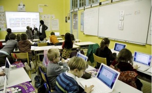 Chaque classe dispose de douze ordinateurs portables et d'un tableau blanc interactif.